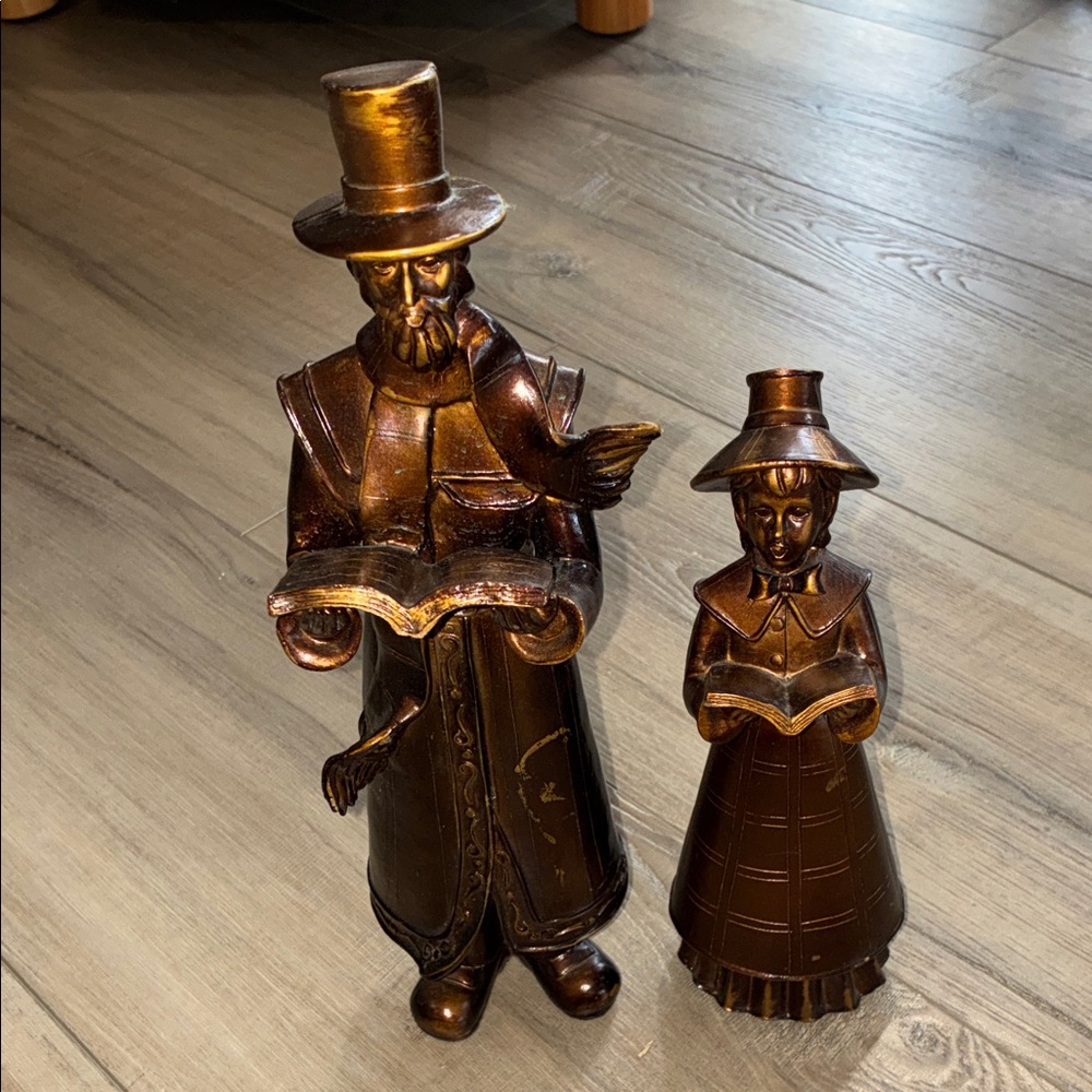 Kirkland’s Bronze-Colored Christmas Carolers Figurine Set